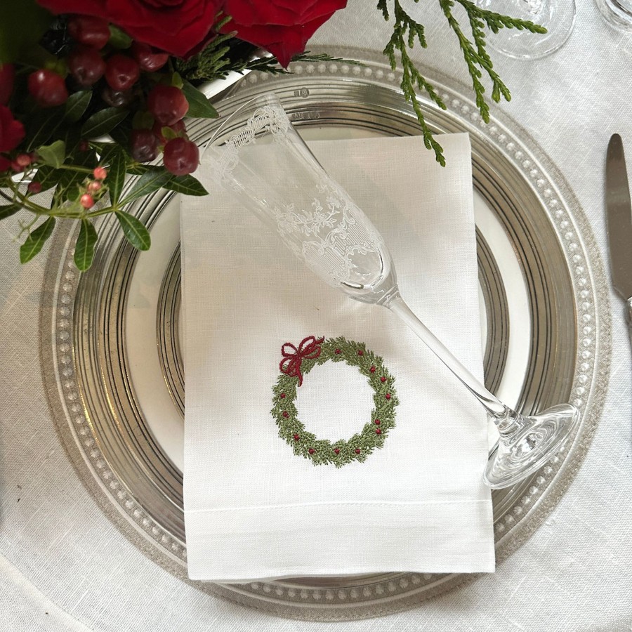 Table & Home Arte Italica Napkins | Cedar Berry Wreath Tri-Fold Napkin