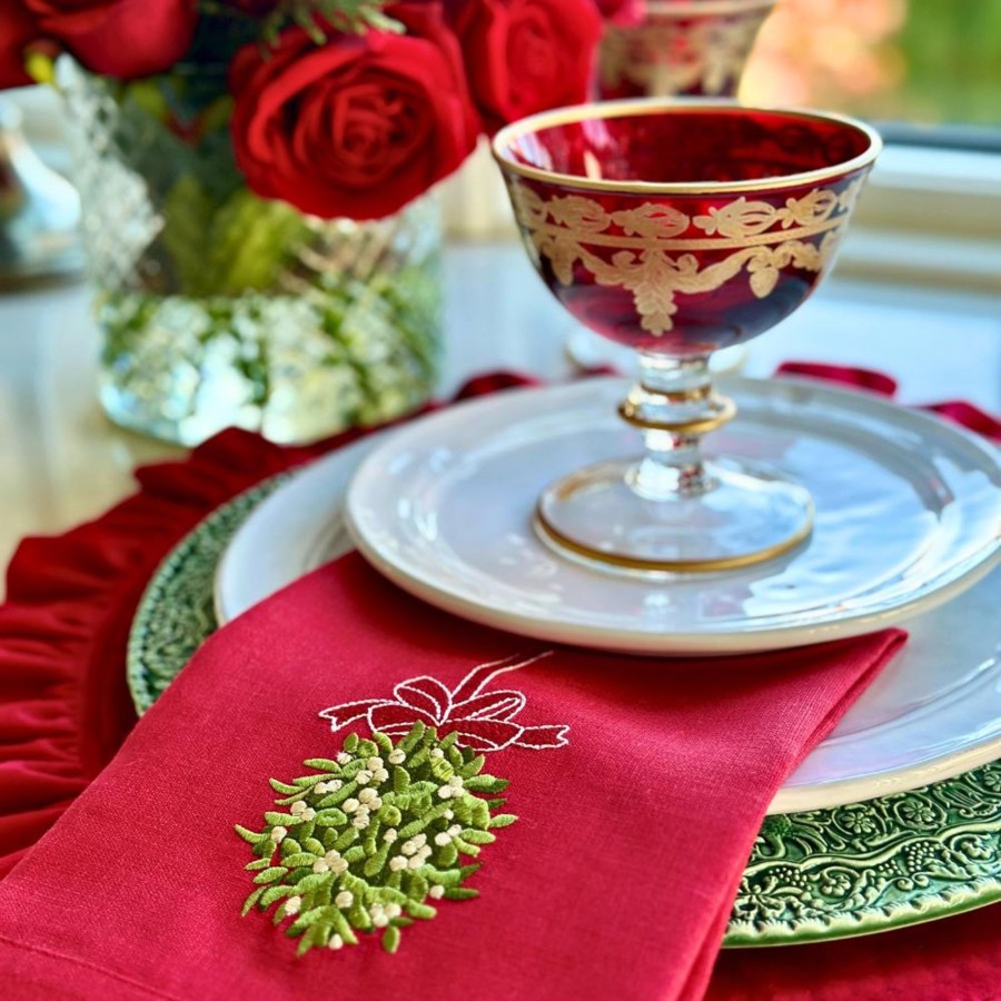 Table & Home Arte Italica Napkins | Mistletoe Ball Tri-Fold Napkin